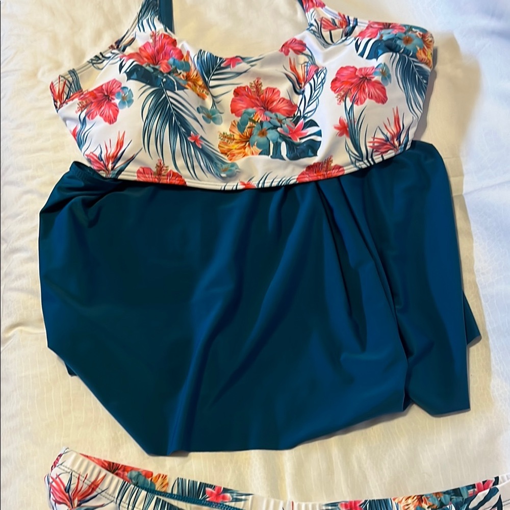 Floral Two-Piece Swimsuit Set size 3XL - Picture 3 of 6